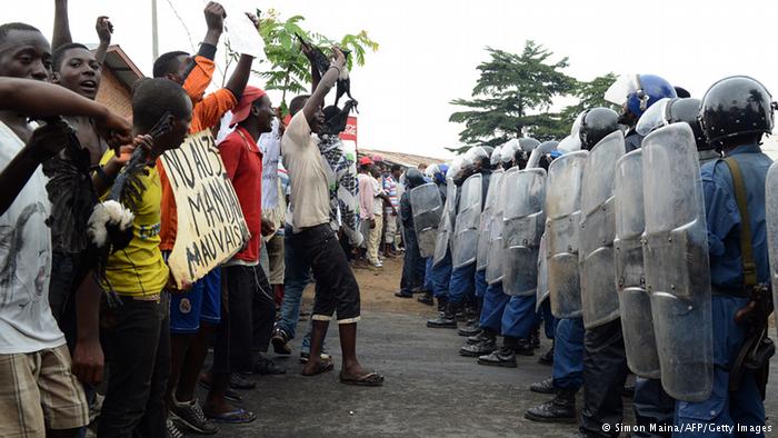 http://www.dw.de/protesters-shot-in-new-clashes-in-burundi/a-18421709